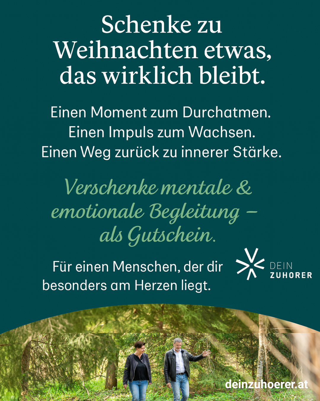 Ein Mann und eine Frau gehen gemeinsam auf einem Waldweg, umgeben von grünen Bäumen und natürlichem Licht. Beide wirken im Gespräch vertieft und in einem ruhigen Moment verbunden. Das Bild vermittelt Natur, Achtsamkeit und mentale Klarheit.